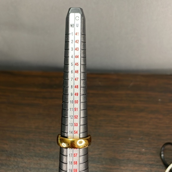 Tungsten Carbide gold coloured wedding band - Picture 7 of 7